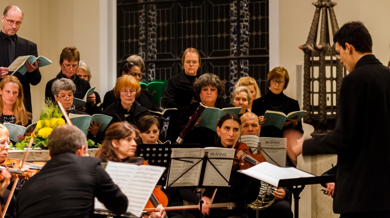 Der Kammerchor und das Orchester an St. Johann Baptist