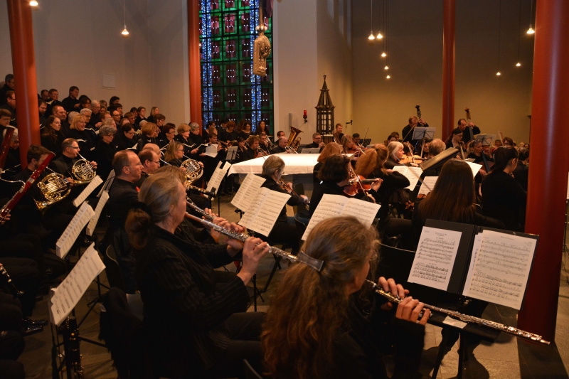 Chorgemeinschaft und Orchester (Photo: Dr. Michael Bialk)