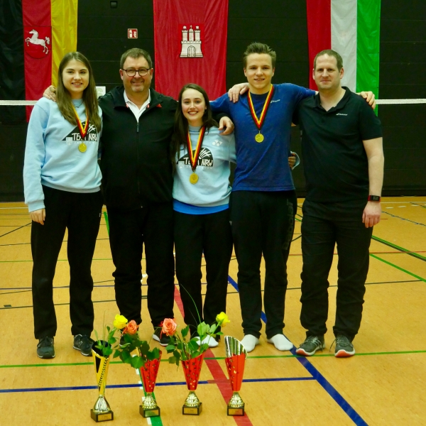 Deutsche Meister und Coaches: v.l.n.r. Paula Kick, Heinz Kelzenberg, Runa Plützer, Elias Beckmann, Daniel Winkelmann